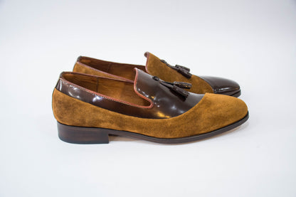 Zapato mocasín gamuza miel corte marrón