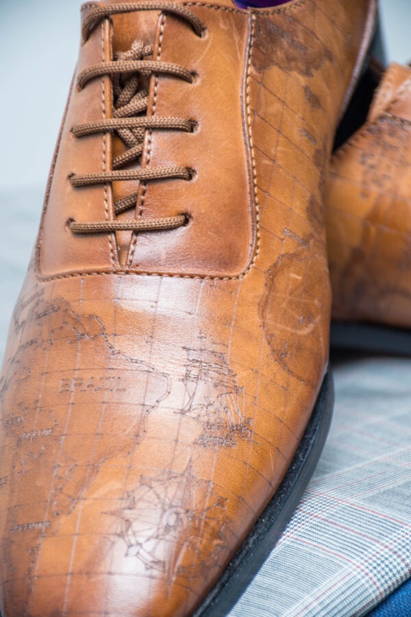 Zapatos sport grabado